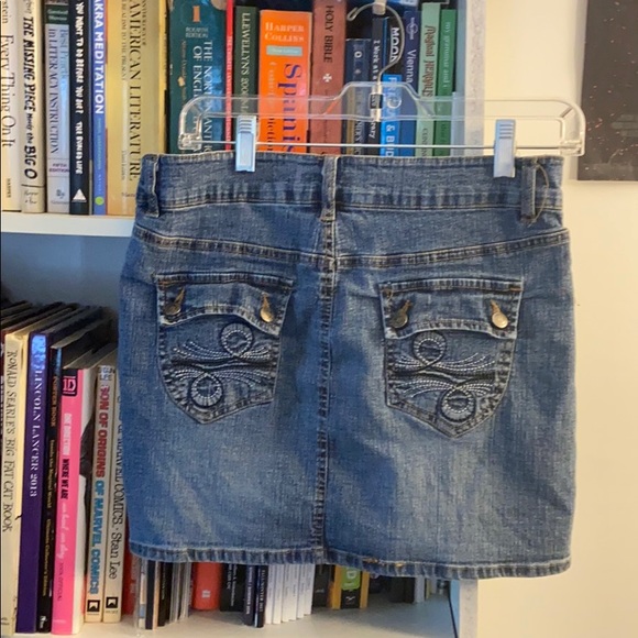 🔥3 FOR $10🔥 Jean Shorts - Picture 2 of 5